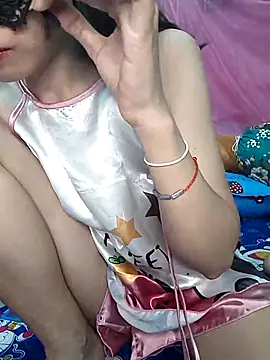 Snapshot of Binnky chatting on November 19, 4:12 am Binnky online show from November 19, 4:12 am