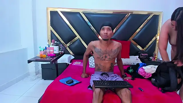 Snapshot of Caroyandy3 chatting on November 21, 7:34 pm Caroyandy3 online show from November 21, 7:34 pm