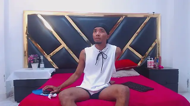 Snapshot of Caroyandy3 chatting on November 25, 11:43 am Caroyandy3 online show from November 25, 11:43 am