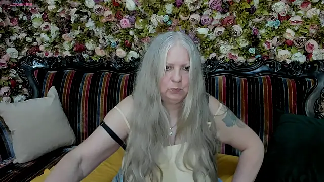 Snapshot of mariabelladonna chatting on June 19, 6:34 pm mariabelladonna online show from June 19, 6:34 pm