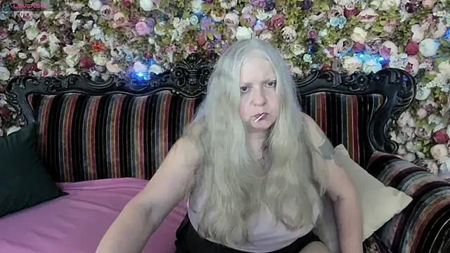 Snapshot of mariabelladonna chatting on July 15, 10:26 pm mariabelladonna online show from July 15, 10:26 pm