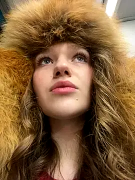 Snapshot of RussianWoman chatting on December 5, 4:43 am RussianWoman online show from December 5, 4:43 am