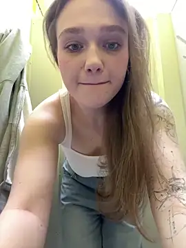 Snapshot of RussianWoman chatting on December 16, 6:29 am RussianWoman online show from December 16, 6:29 am