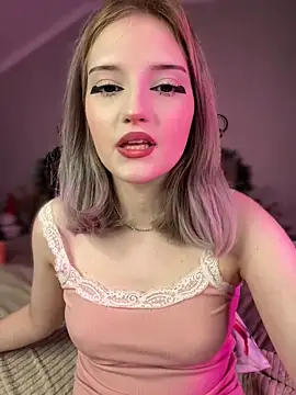 Snapshot of YunnaTyan chatting on December 13, 7:53 pm YunnaTyan online show from December 13, 7:53 pm