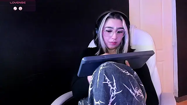 GabyRose9 online show from March 27, 9:47 pm