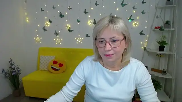 LaurenWishy online show from March 9, 6:06 am