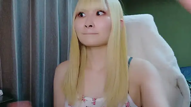 Snapshot of miyu0003 chatting on December 21, 2:13 pm miyu0003 online show from December 21, 2:13 pm