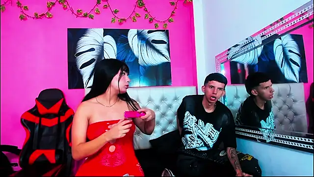 MiaAndTeylor online show from January 9, 1:36 pm