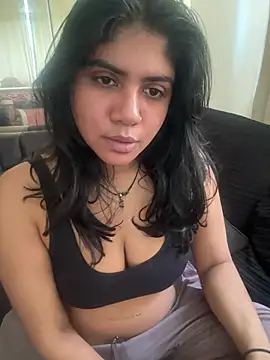 TiaBella  online show from April 26, 2:48 pm