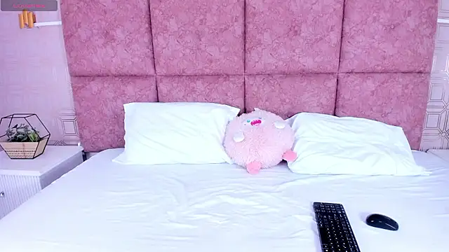 NathalieRoss1 online show from January 7, 10:12 pm