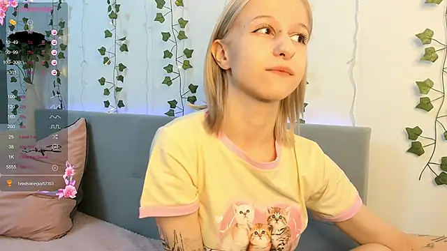 Snapshot of Annyme0w chatting on December 3, 10:35 am Annyme0w online show from December 3, 10:35 am