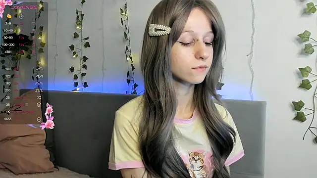 Snapshot of Annyme0w chatting on December 4, 2:48 pm Annyme0w online show from December 4, 2:48 pm