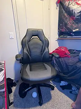 Snapshot of youngstarblc chatting on March 3, 12:28 am youngstarblc online show from March 3, 12:28 am