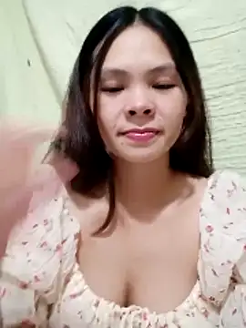 quynhquynh  online show from November 26, 3:24 pm