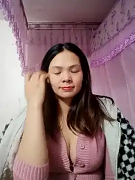 quynhquynh  online show from January 11, 2:00 pm