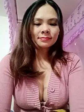 quynhquynh  online show from January 12, 2:06 am