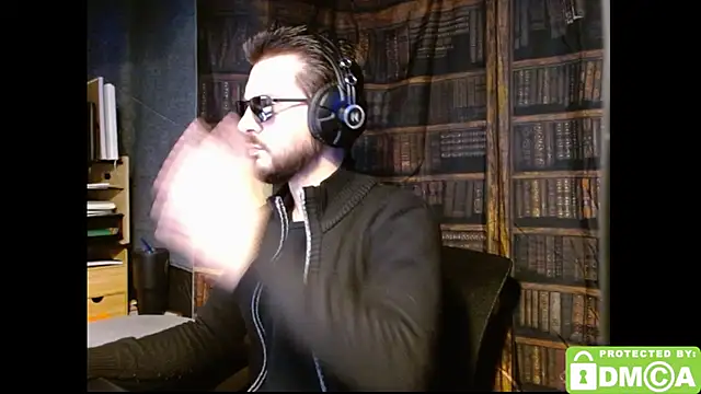 Snapshot of justshutupandwatch chatting on November 25, 6:24 am justshutupandwatch online show from November 25, 6:24 am