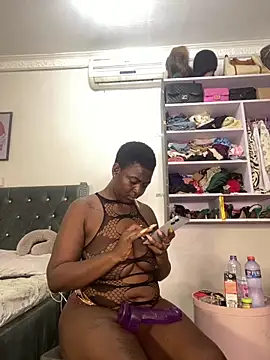 Snapshot of Thickbrat75 chatting on December 19, 12:17 am Thickbrat75 online show from December 19, 12:17 am