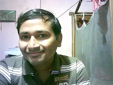 Snapshot of handsome12345_ chatting on December 21, 3:35 am handsome12345 online show from December 21, 3:35 am