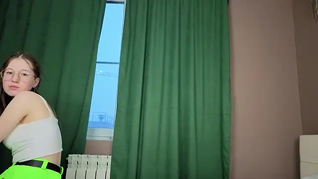 MiraFenech online show from November 28, 5:32 am