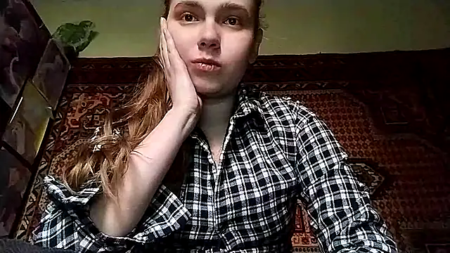 Snapshot of KikiBang chatting on November 27, 8:27 am KikiBang online show from November 27, 8:27 am