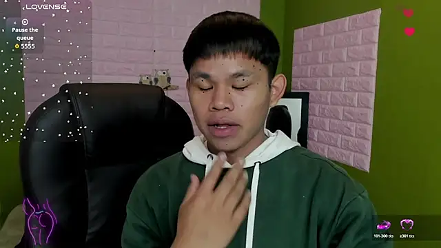 Snapshot of tommy_cherry_ chatting on November 28, 3:47 pm tommy cherry online show from November 28, 3:47 pm