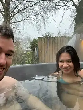 Snapshot of Spice2x chatting on December 3, 11:08 am Spice2x online show from December 3, 11:08 am