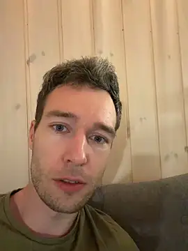 Snapshot of Spice2x chatting on December 13, 8:25 pm Spice2x online show from December 13, 8:25 pm