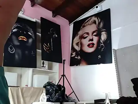 Snapshot of crissex3 chatting on February 16, 2:13 pm crissex3 online show from February 16, 2:13 pm