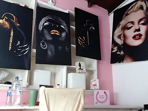 Snapshot of crissex3 chatting on February 17, 1:29 pm crissex3 online show from February 17, 1:29 pm