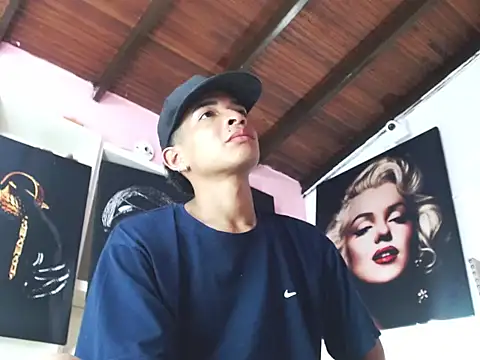 Snapshot of crissex3 chatting on February 19, 1:29 pm crissex3 online show from February 19, 1:29 pm