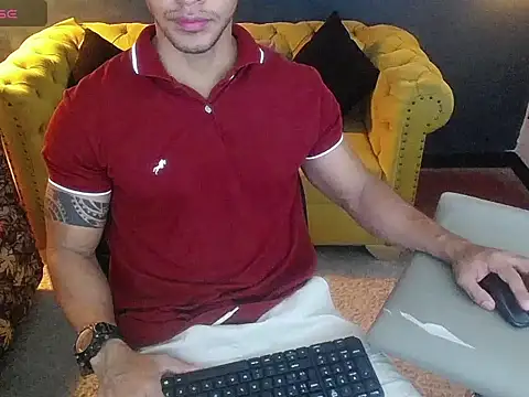 Snapshot of tayler_luke chatting on November 29, 1:19 am tayler luke online show from November 29, 1:19 am