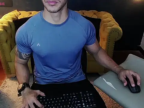 Snapshot of tayler_luke chatting on December 3, 1:13 am tayler luke online show from December 3, 1:13 am