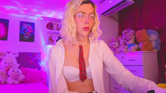 Snapshot of MadamBarbiee chatting on November 26, 11:50 pm MadamBarbiee online show from November 26, 11:50 pm