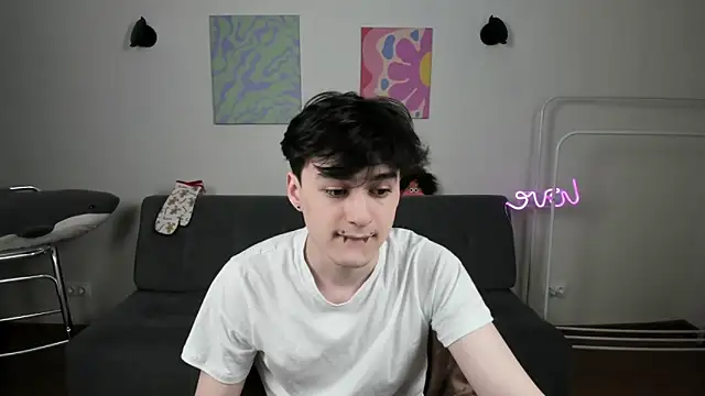 Snapshot of kevinhunter_ chatting on December 2, 3:40 pm kevinhunter online show from December 2, 3:40 pm