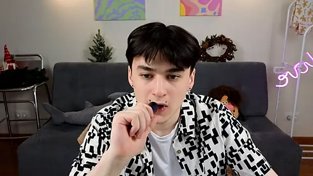 Snapshot of kevinhunter_ chatting on December 14, 12:32 pm kevinhunter online show from December 14, 12:32 pm