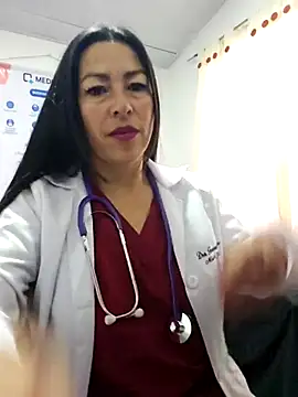 JustSamantha  online show from February 3, 11:59 am