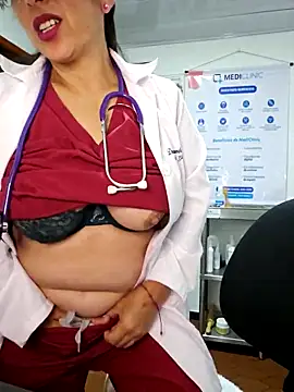 JustSamantha  online show from February 10, 11:58 am