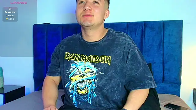 Snapshot of Ethan-Connor chatting on December 16, 7:19 pm Ethan-Connor online show from December 16, 7:19 pm