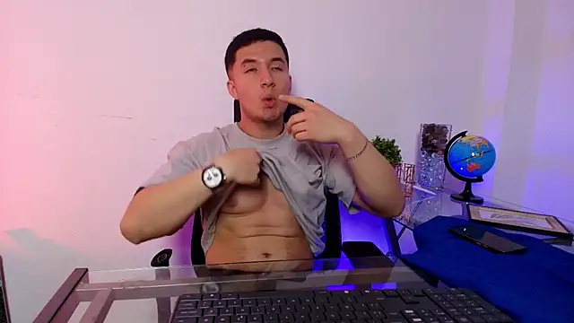 Snapshot of Ethan-Connor chatting on January 14, 12:33 pm Ethan-Connor online show from January 14, 12:33 pm