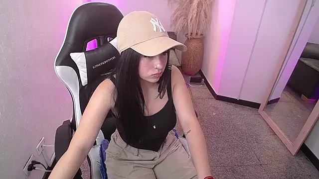 Snapshot of vallolett chatting on November 24, 7:24 pm vallolett online show from November 24, 7:24 pm