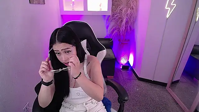 Snapshot of vallolett chatting on November 25, 7:58 pm vallolett online show from November 25, 7:58 pm