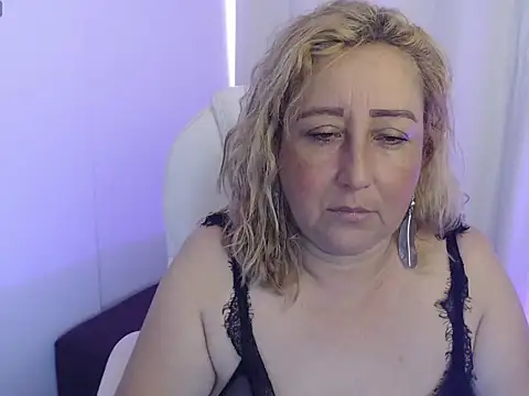 Snapshot of Perla_2026 chatting on November 20, 5:01 pm Perla 2026 online show from November 20, 5:01 pm