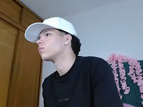 Snapshot of Lincon_Ale chatting on November 20, 6:29 pm Lincon Ale online show from November 20, 6:29 pm