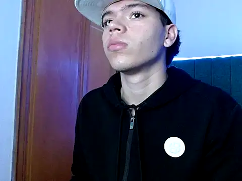 Snapshot of Lincon_Ale chatting on December 5, 9:00 pm Lincon Ale online show from December 5, 9:00 pm