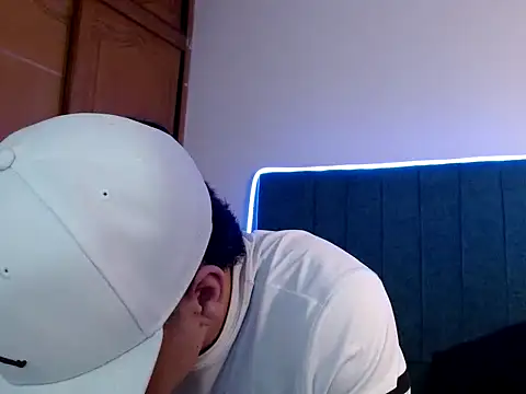 Snapshot of Lincon_Ale chatting on December 13, 8:58 pm Lincon Ale online show from December 13, 8:58 pm