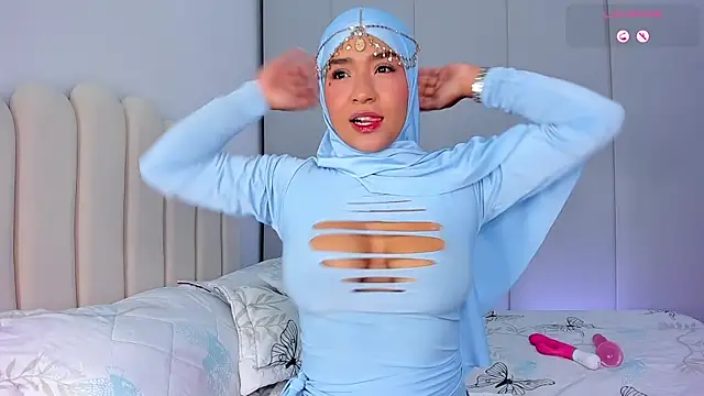 Amira-Zahra online show from April 14, 10:10 am