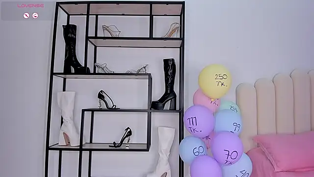 Amira-Zahra online show from June 27, 10:59 pm