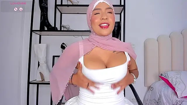 Amira-Zahra online show from July 22, 10:45 pm