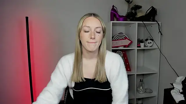 EvelynBlond online show from March 23, 1:26 pm